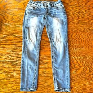 Women’s Vintage Wallflower Jeans and Embroidered Pockets Size 9